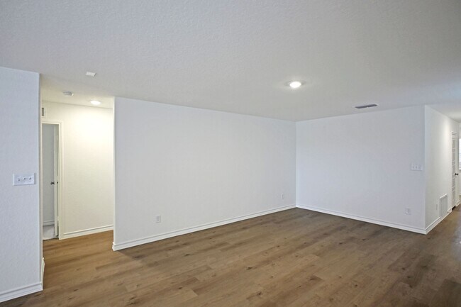 Foto del edificio - 946 Bluegrass Pt