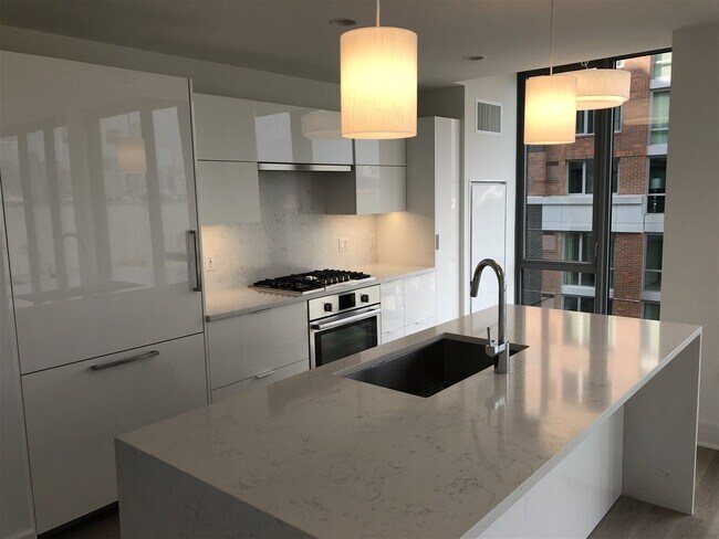 Building Photo - 9 Ave At Port Imperial