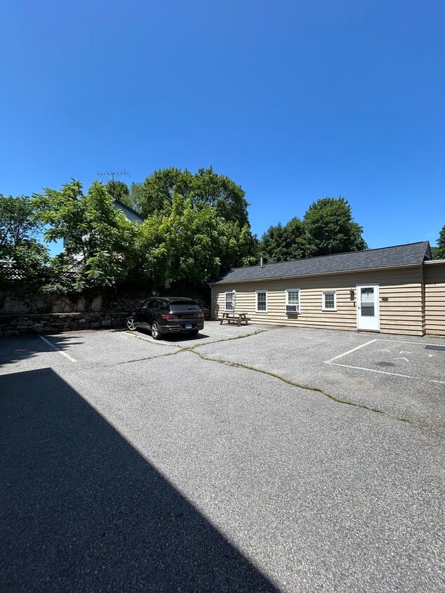Primary Photo - 239 Main St