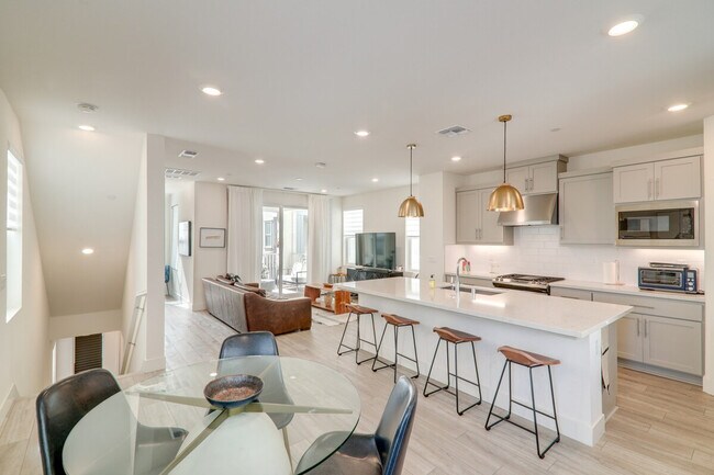 Building Photo - 37523 Sand Drift Rd