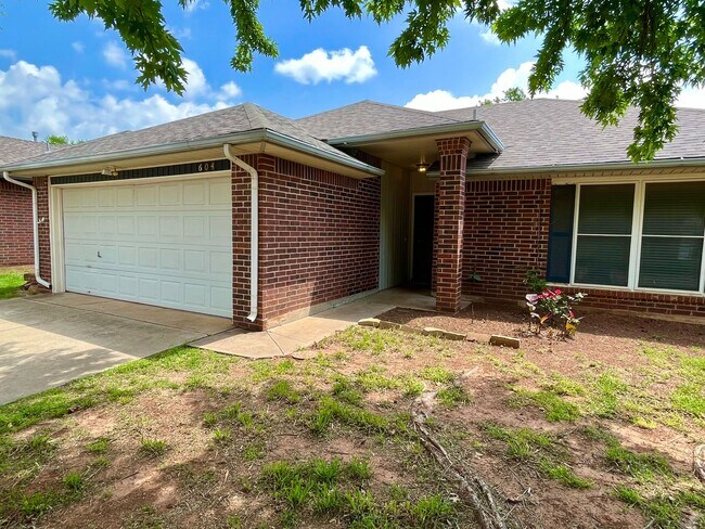 Building Photo - Spacious 3 bed 2 bath in Edmond!
