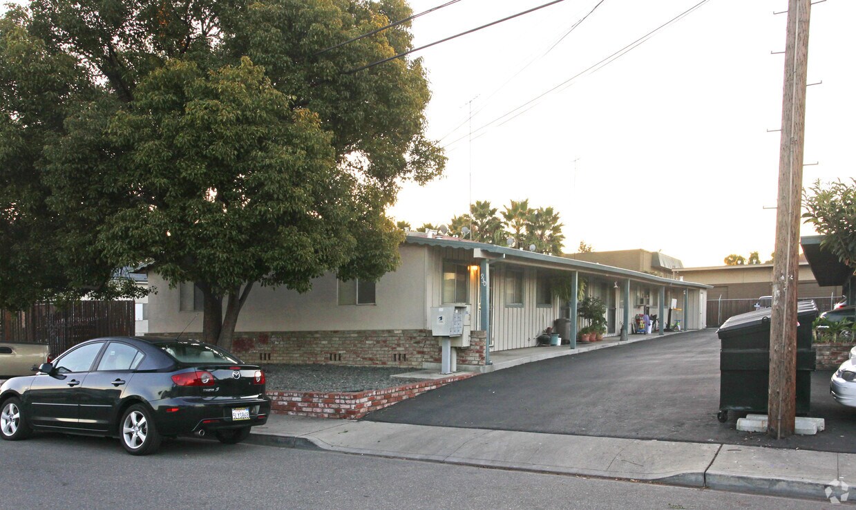 Primary Photo - 930-940 Parker Ct