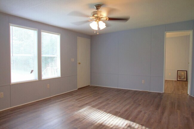 Foto del edificio - 23008 Glenwood Blvd