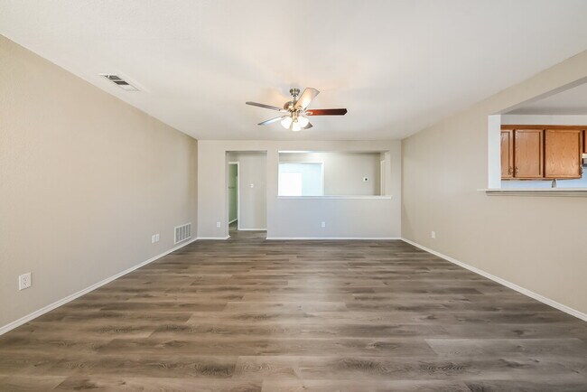 Building Photo - 1167 Tomahawk Dr