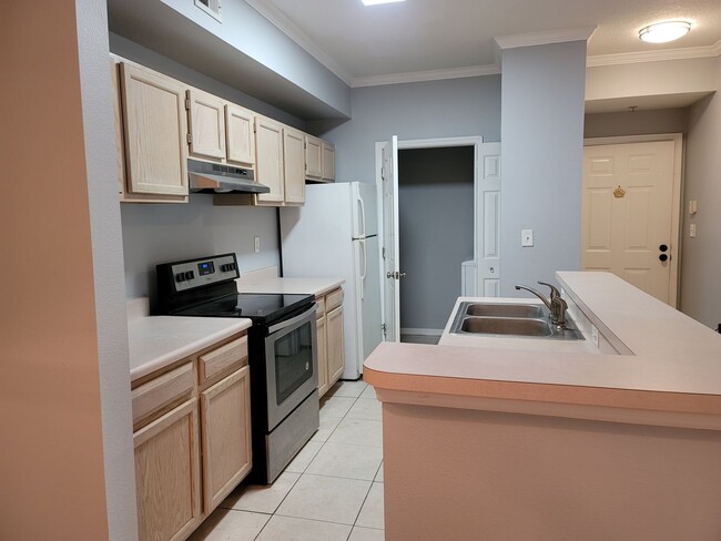 Building Photo - Nice Condo at The Pinnacle in Carrollwood!