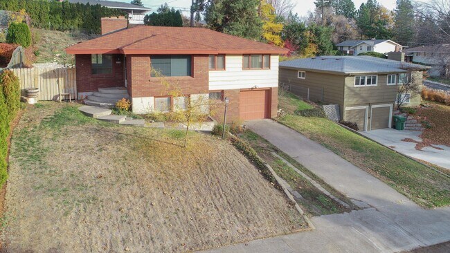 Building Photo - 3 Bed 1.5 Bath Home in Shadle neighborhood...