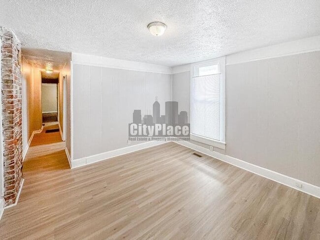 Building Photo - 1319 W 27th St