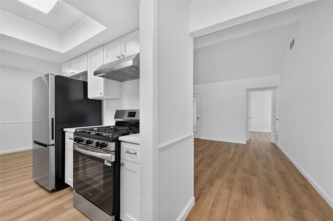 Foto del edificio - 503 Lakeway Dr