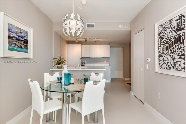 Foto del edificio - 501 NE 31st St