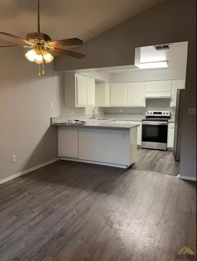 Foto del edificio - 3620 Rosemary Ct
