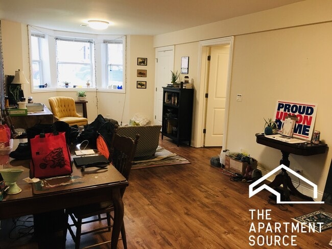 Building Photo - 3804 W Diversey Ave