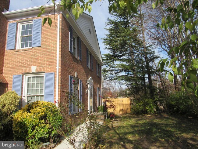 Building Photo - 7020 Bradwood Ct