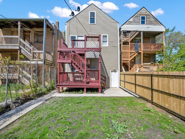 Building Photo - 5345 S Laflin St