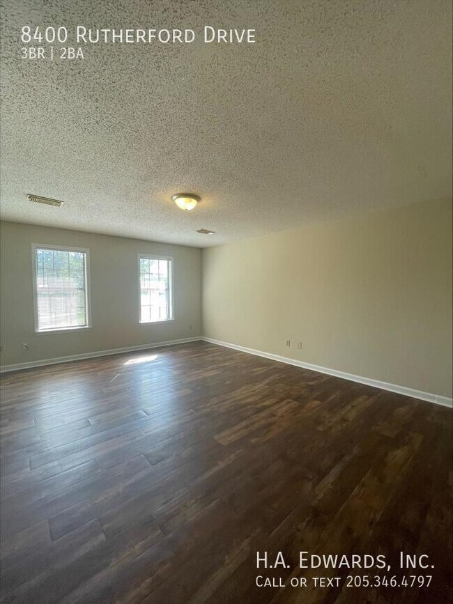 Foto del edificio - 8400 Rutherford Dr