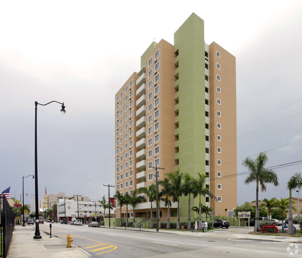 Primary Photo - La Palma Apartments