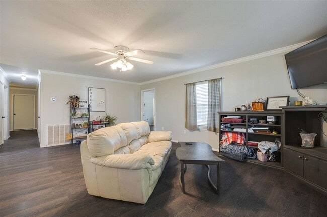 Building Photo - 205 Lincoln St