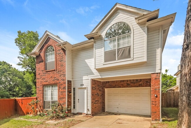 Building Photo - 1505 Collin Dr
