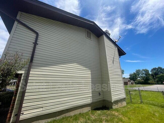 Building Photo - 12054 Trampe Heights Ln