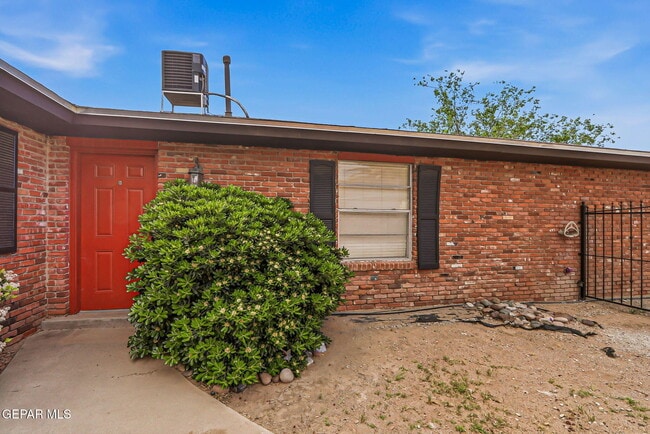 Building Photo - 6613 Escondido Dr