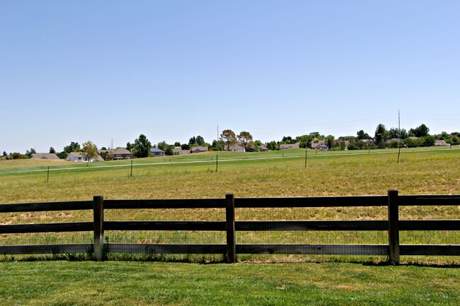 Foto del edificio - GOLF COURSE LIVING!