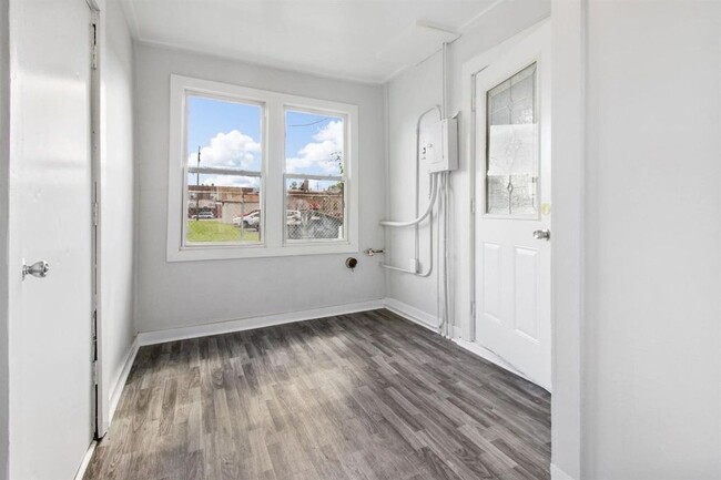 Utility room with washer/dryer hookup ready for you! - 2731 Martha St