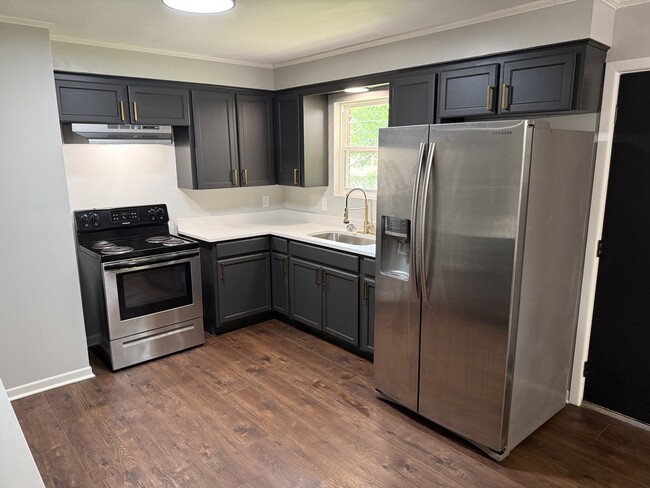 Building Photo - 3315 Robinhood Ln