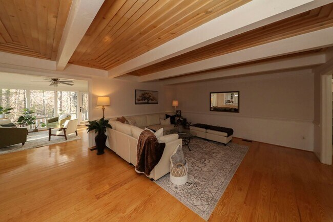 Building Photo - Luxury Kingsmill Treehouse Retreat | 7BR Custom Home with Private Suite