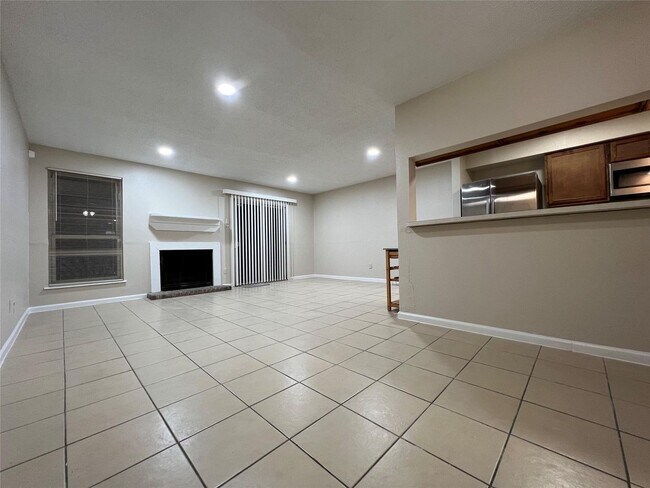 Foto del edificio - 2130 Greenbriar Colony Dr