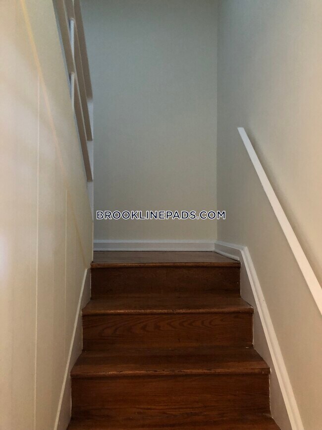 Building Photo - 251 Independence Dr