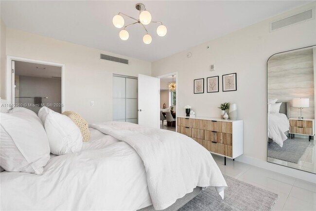 Foto del edificio - 9940 W Bay Harbor Dr