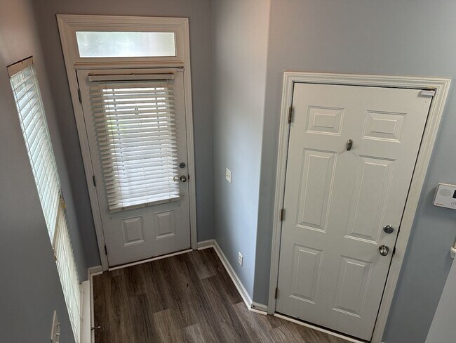 Building Photo - 250 Summer Hill Way