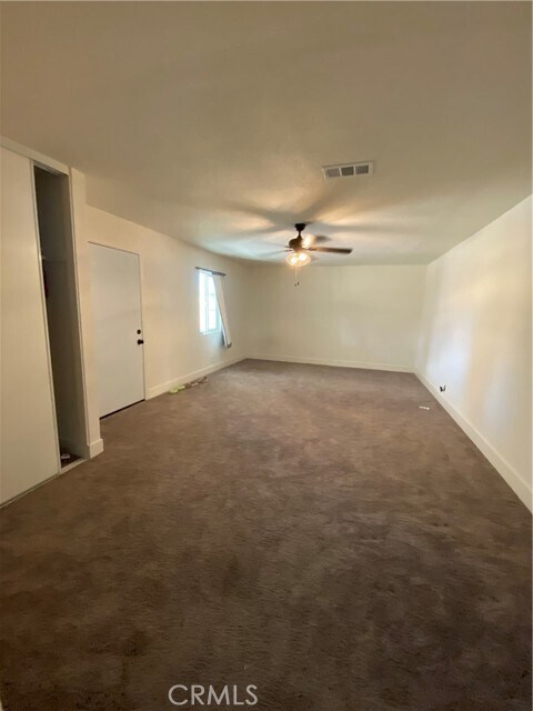 Foto del edificio - 7882 Lyons Ave