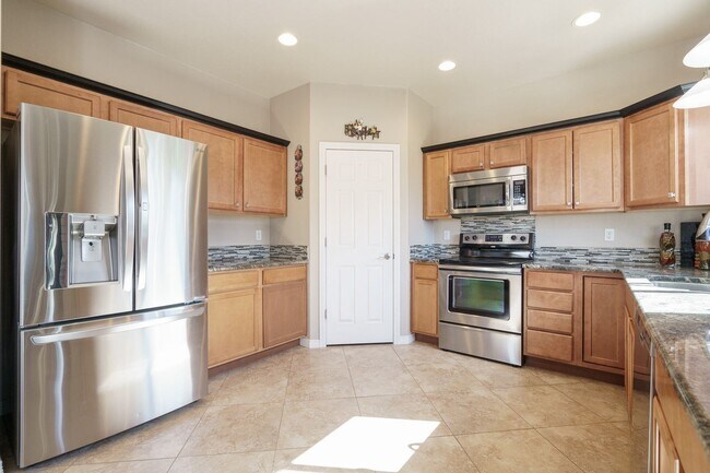 Building Photo - 3 br, 3 bath House - 420 Castle Pines