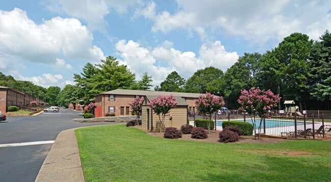 Foto del edificio - Avondale Townhomes