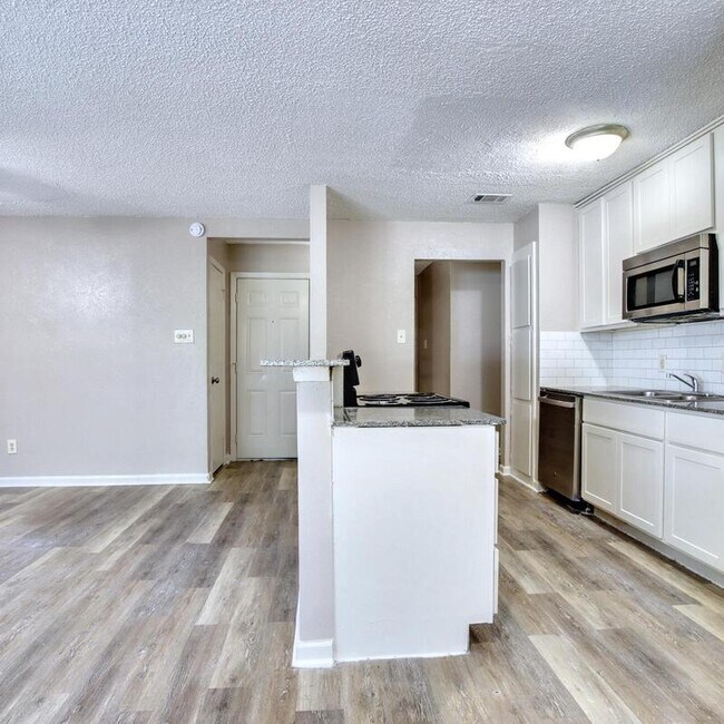 Foto del edificio - 3901 Royal Crest Dr