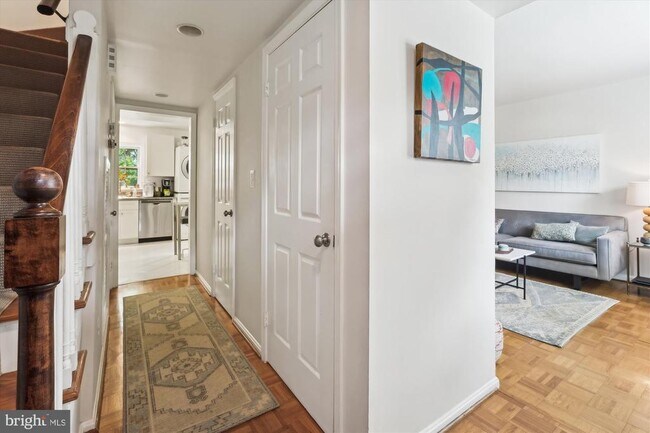 Foto del edificio - 6672 Hillandale Rd
