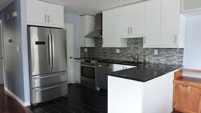Building Photo - 62 Eaton Ct