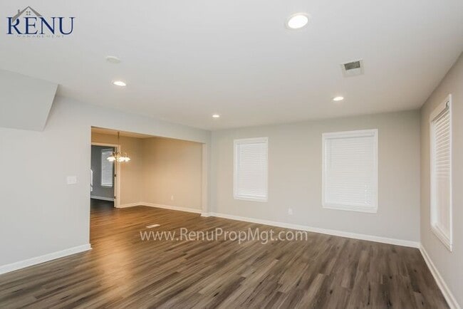 Building Photo - Now available 4 bedrooms 2.5 baths