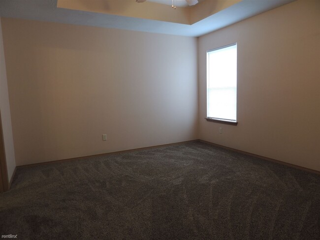 Building Photo - 3 br, 2 bath Duplex - 631 Rilynn Avenue