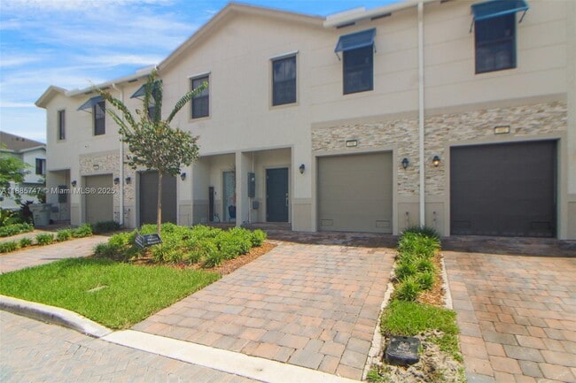 Foto del edificio - 896 NW 3rd Terrace