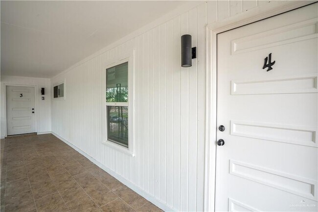 Foto del edificio - 1107 Shasta Ave W