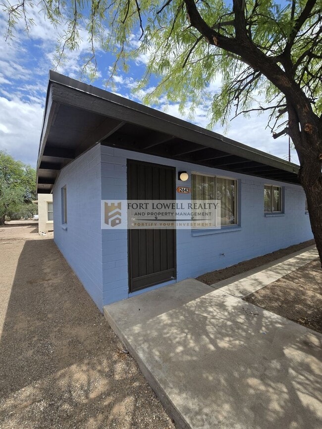 Building Photo - 2640-2642 N Santa Rita Ave
