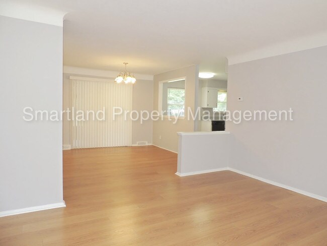 Building Photo - 376 Royal Oak Blvd