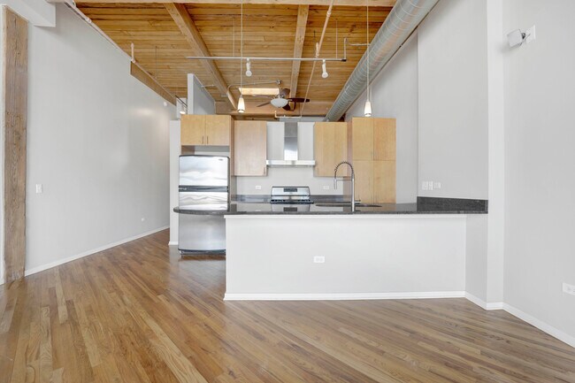 Foto del edificio - 1040 W Adams St