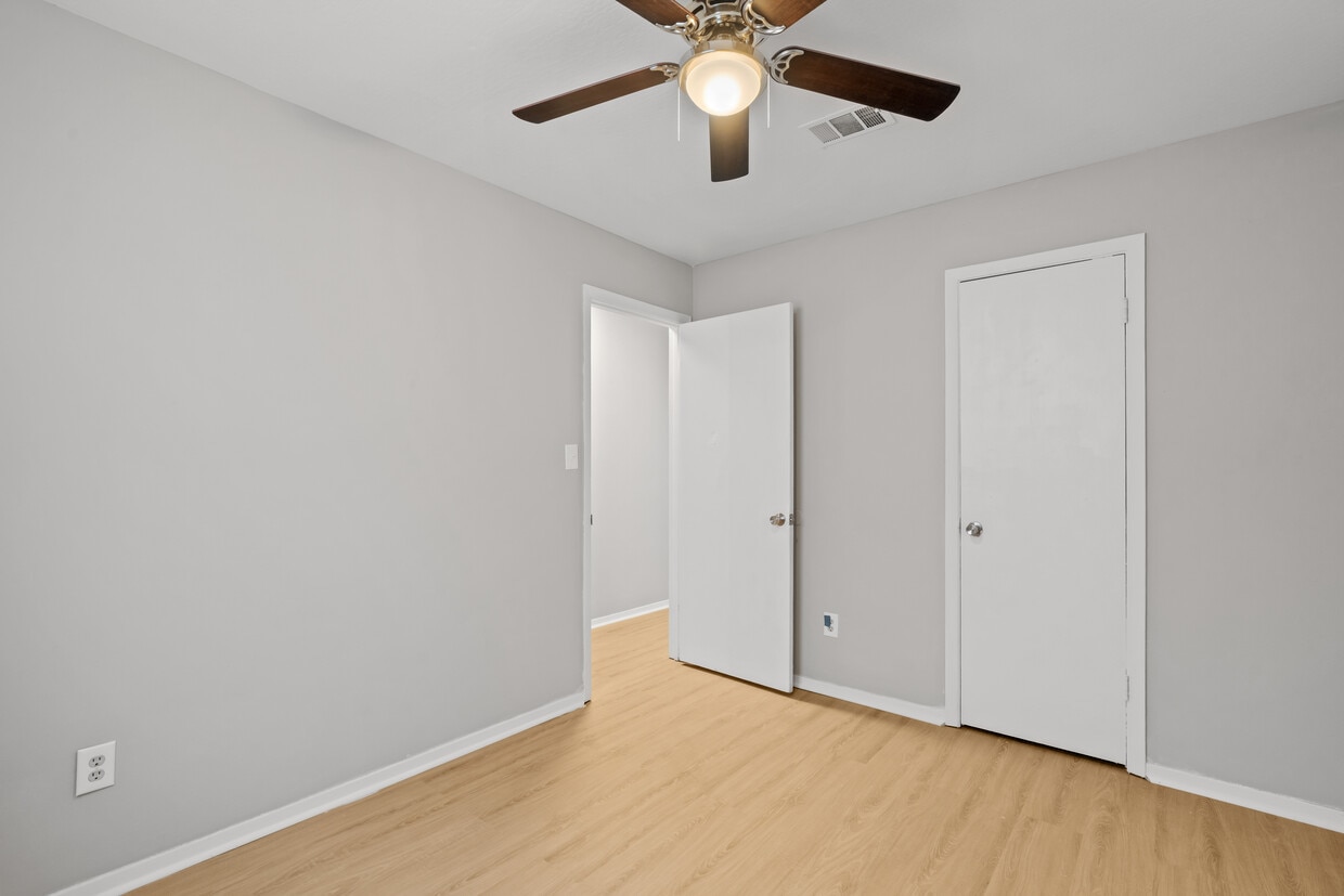 Cedarwood Apartments - 2808-2810 W 7th St Hattiesburg, MS 39401