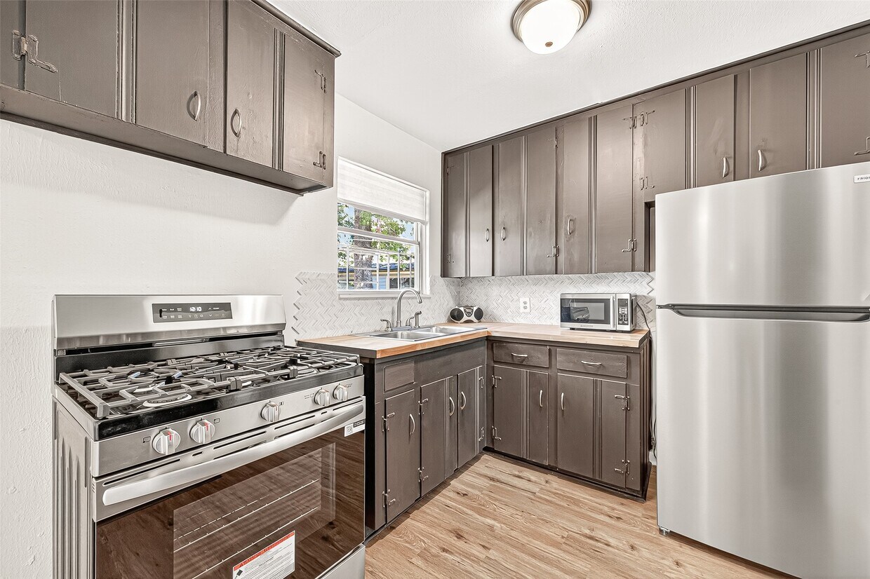 Foto principal - 7257 Yoe St