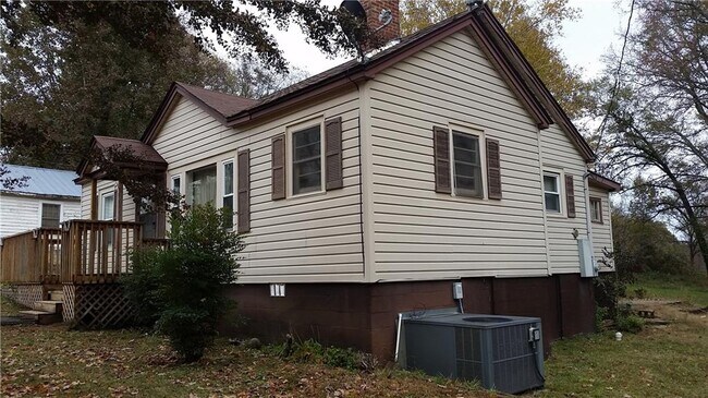 Building Photo - 122 Cedar St