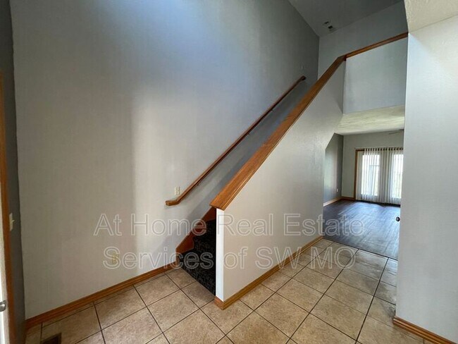 Foto del edificio - 1040 E McDaniel St