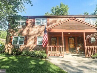 Building Photo - 1015 Garnet Dr