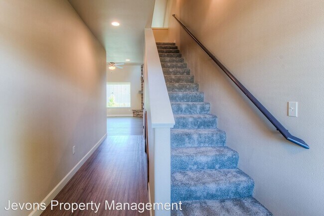 Building Photo - 4 br, 4 bath House - 7202 W Chestnut Ave